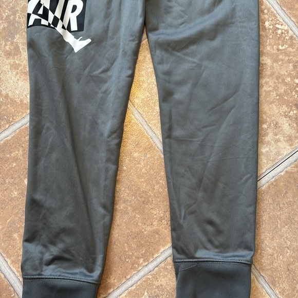 Nike Kids Jogger Pants - Gray Size Medium Ages 10-12 with pockets and drawstring - Picture 9 of 9